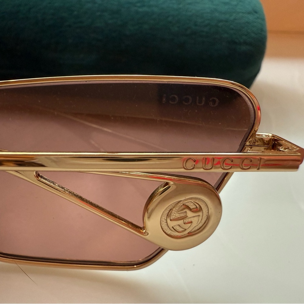 Gucci Women's Black and Gold Sunglasses - Picture 5 of 5